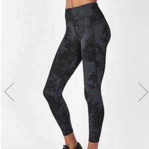 Sweaty Betty Zero Gravity Capri Legging Small